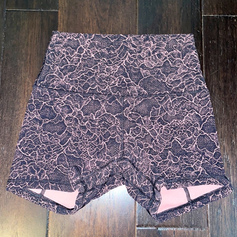 *WORN ONCE* LULULEMON ALIGN SHORTS